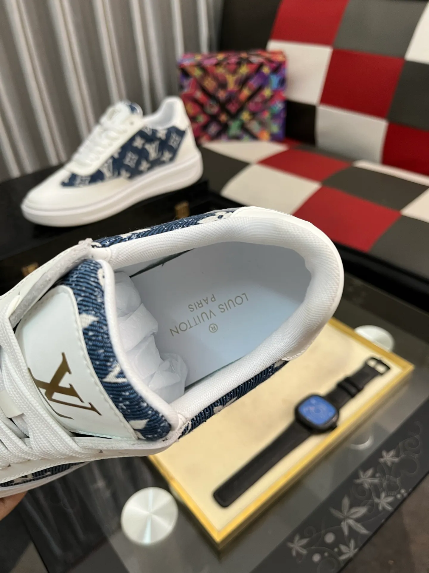 Men's shoes 💰540⌚️⌚️ Louis vuitton/LV Louis Vuitton 》Original quality.~ Unique modern style sneakers. 🏃A must-have casual shoe for trendy men😍😍 Original brand imported from Italy, imported original leather, sheep lining (refuses to discolor and grind feet) Sole: Original sole provided by the original factory, French lazy style design ⚠️Fit to the feet, original quality, super comfortable original sole. Code number: 38-445️⃣Colors available